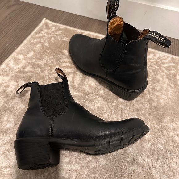 Black Blundstone Chelsea Boots. Great condition, just too small for me. - Picture 4 of 4
